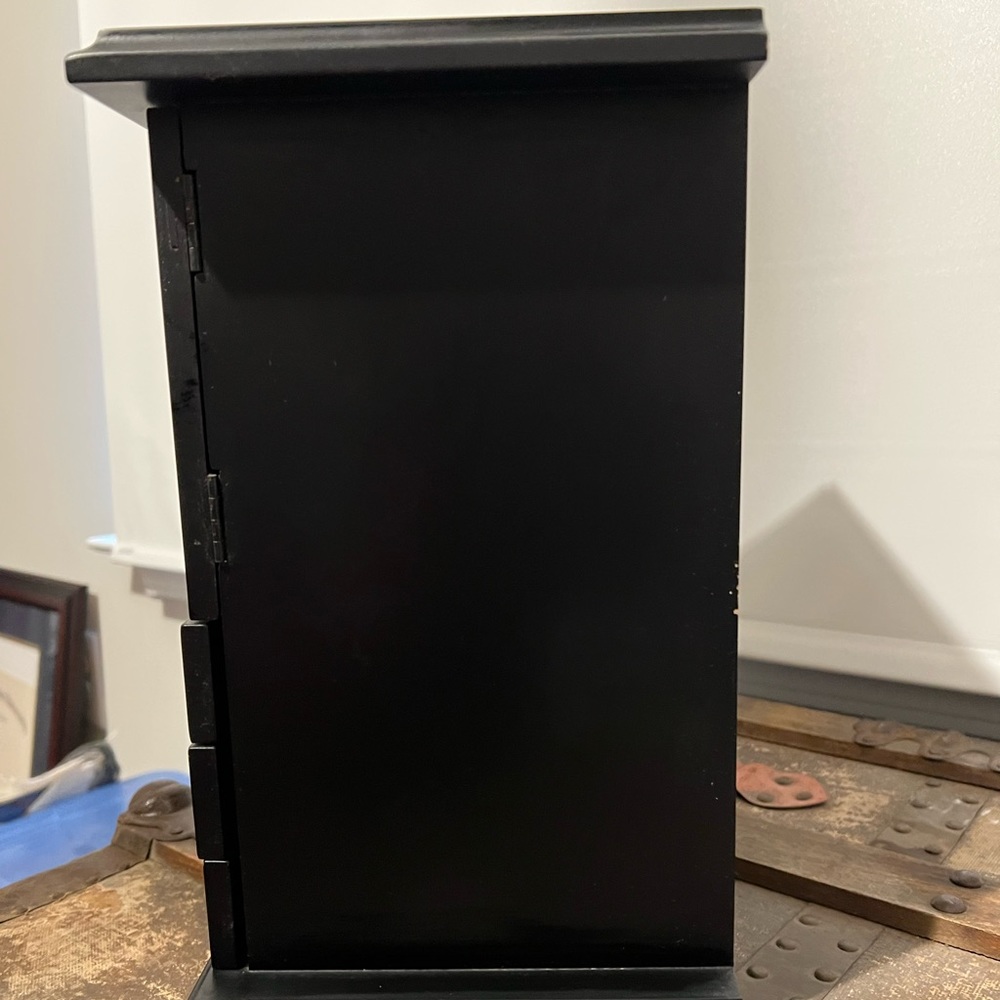 Gently Used Women’s Jewelry Box!! Top storage and photo opening. - Picture 7 of 12